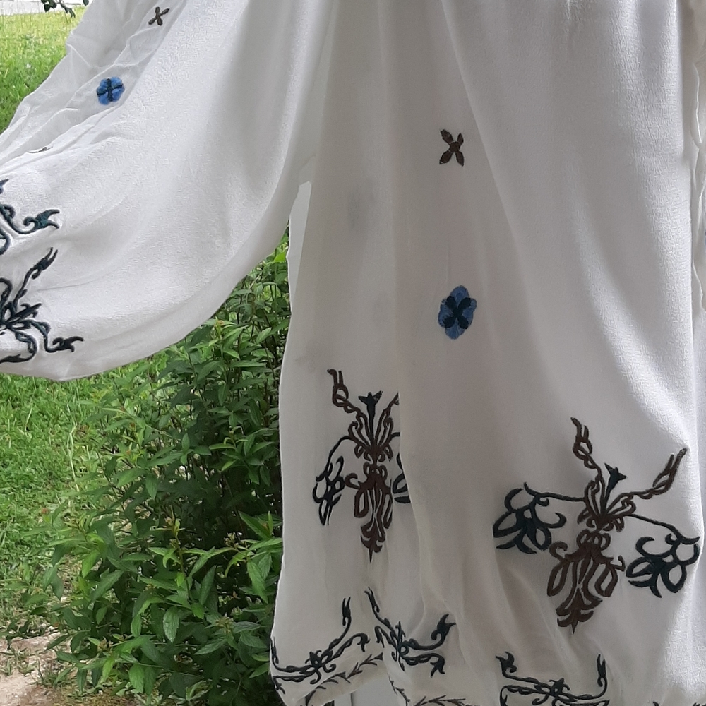 🆕️ Boho Embroidery Blouse - Picture 8 of 11